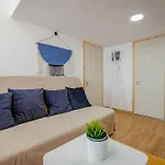Cozy Studio Apartment In Akacfa Street Budapest