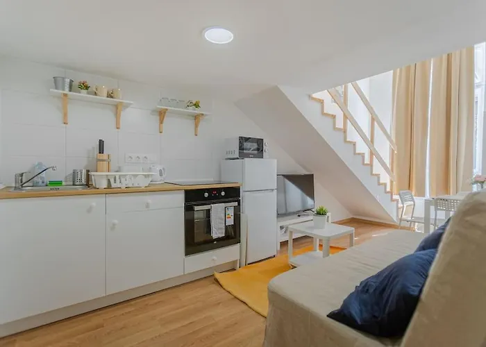 Cozy Studio Apartment In Akacfa Street Budapest