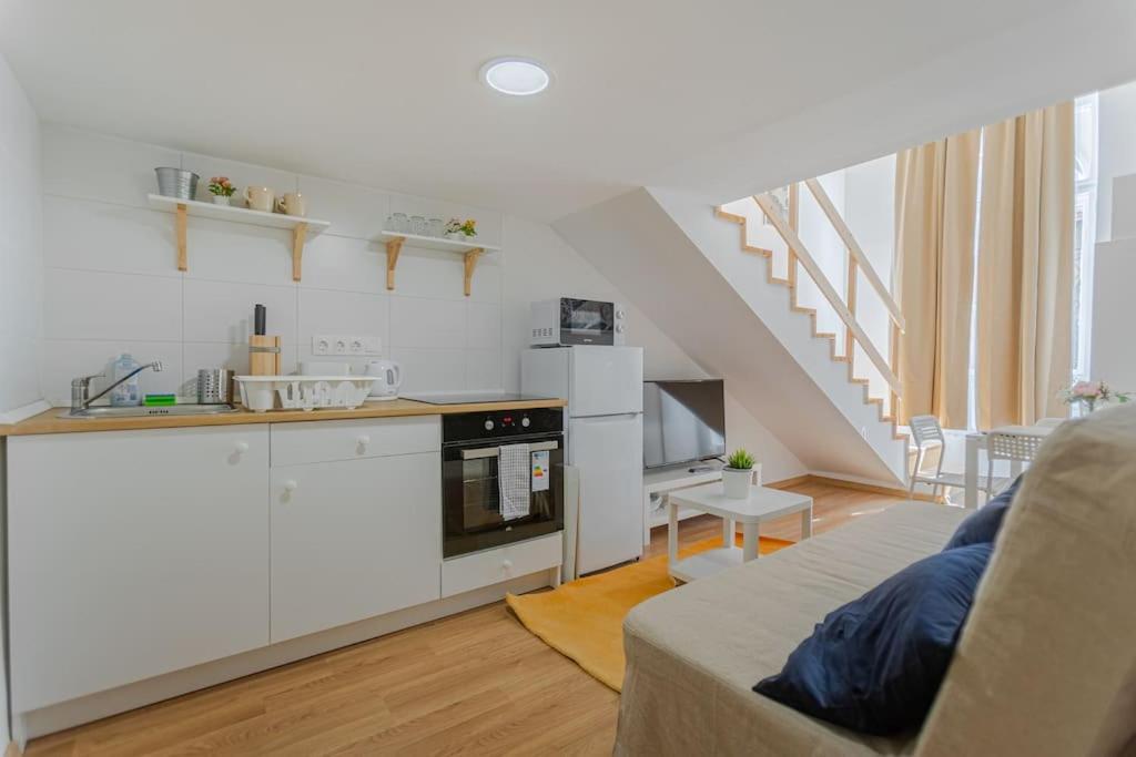 Cozy Studio In Akacfa Street Budapest